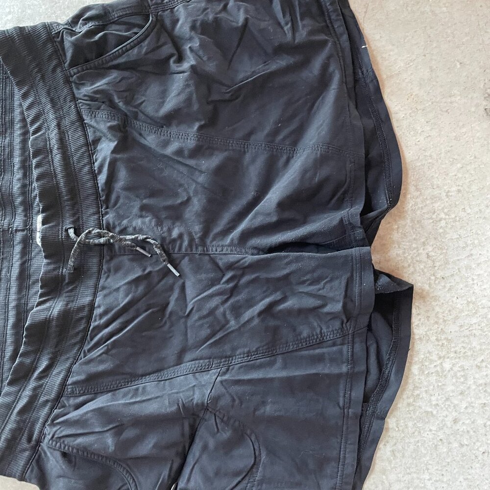 Distressed North face 2XL black athletic shorts- Cute athletic shorts